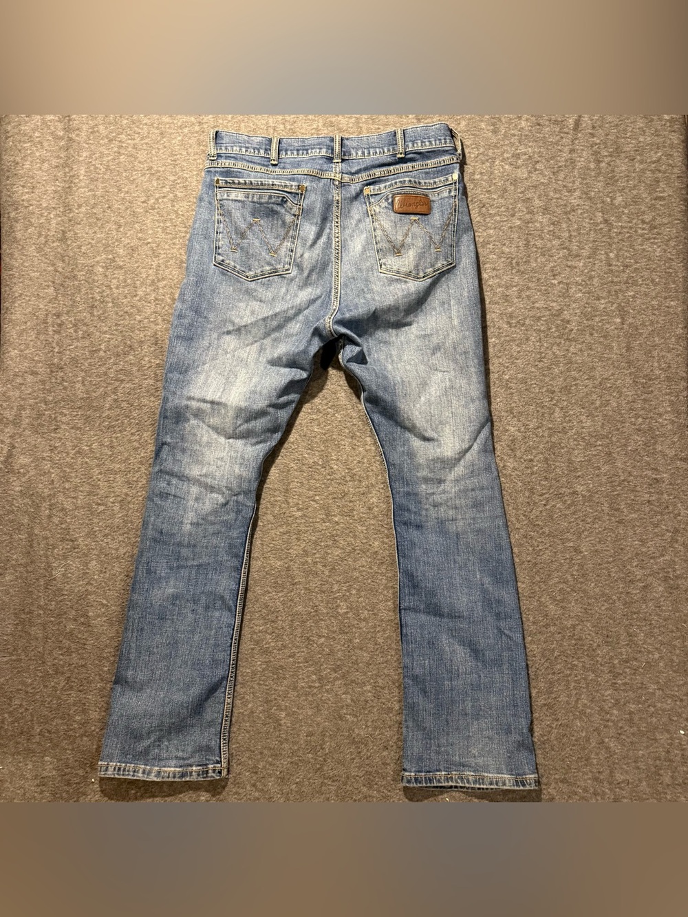 Wrangler Retro Jeans (*hole at back pocket) Mens 36x34 blue Slim Boot Faded